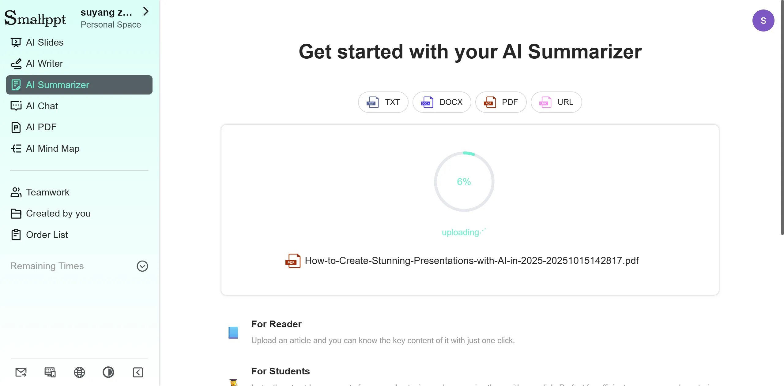 Guía del Paso 3 mostrando cómo subir un archivo PDF al Resumidor de IA de Smallppt y generar un resumen