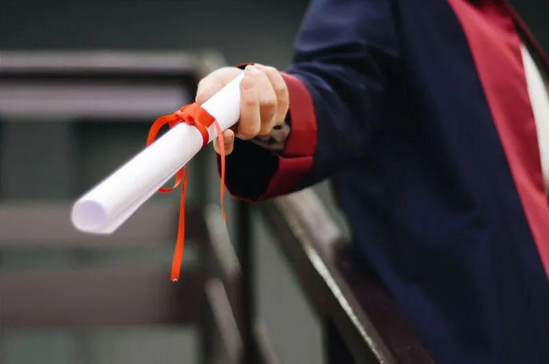 el diploma de graduacion